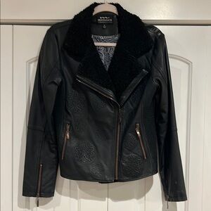 Montanaco Black Women's‎ medium faux leather Jacket with embossed design